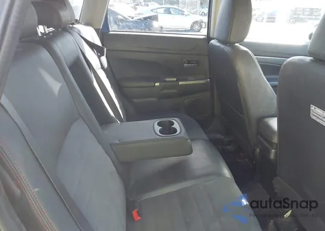 2018 Mitsubishi Outlander Sport 2.4 Se z USA, uszkodzony, nr VIN JA4AP3AW4JZ035930